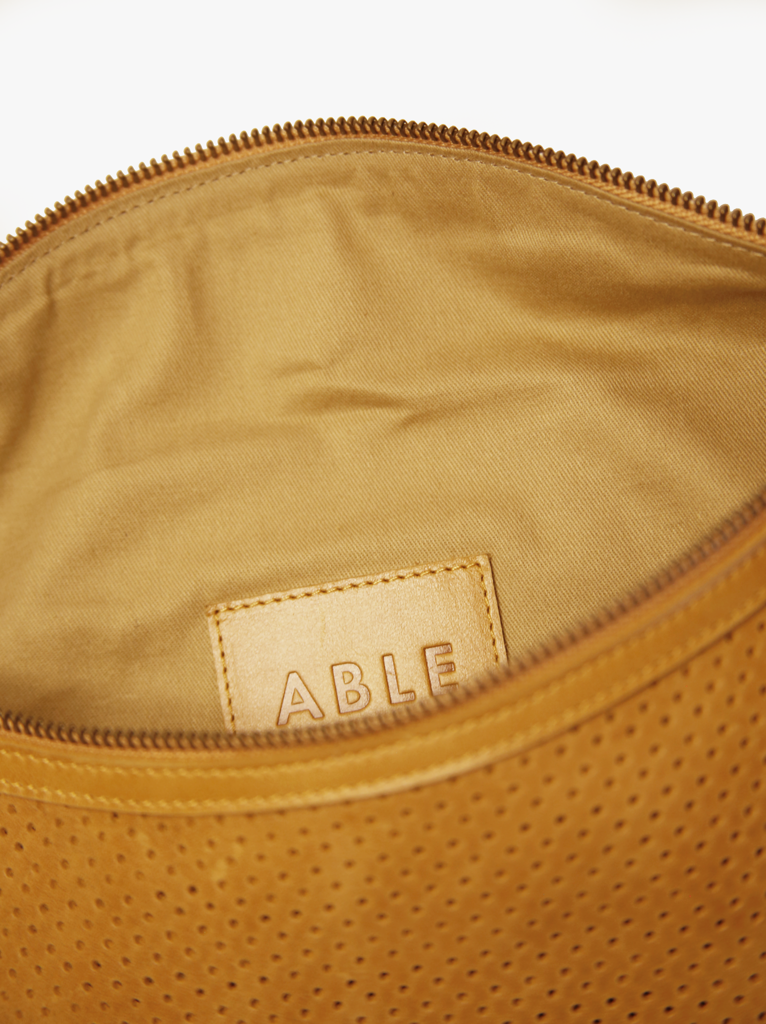 Detail #Color_Perforated Cognac