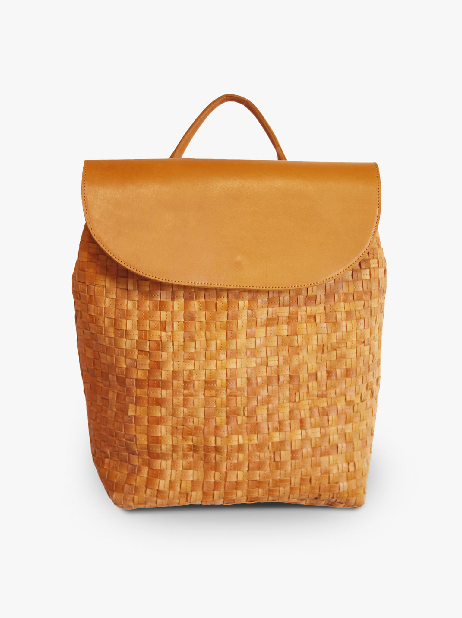 A orange basketweave backpack with a magnetic closure and a flap over the main compartment, made of genuine leather. #Color_Cognac